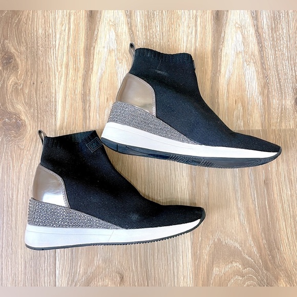 Michael Kors Skyler Booties Wedge Sneakers Pull-on Black Stretchy Silver Sz 7 - Picture 1 of 5